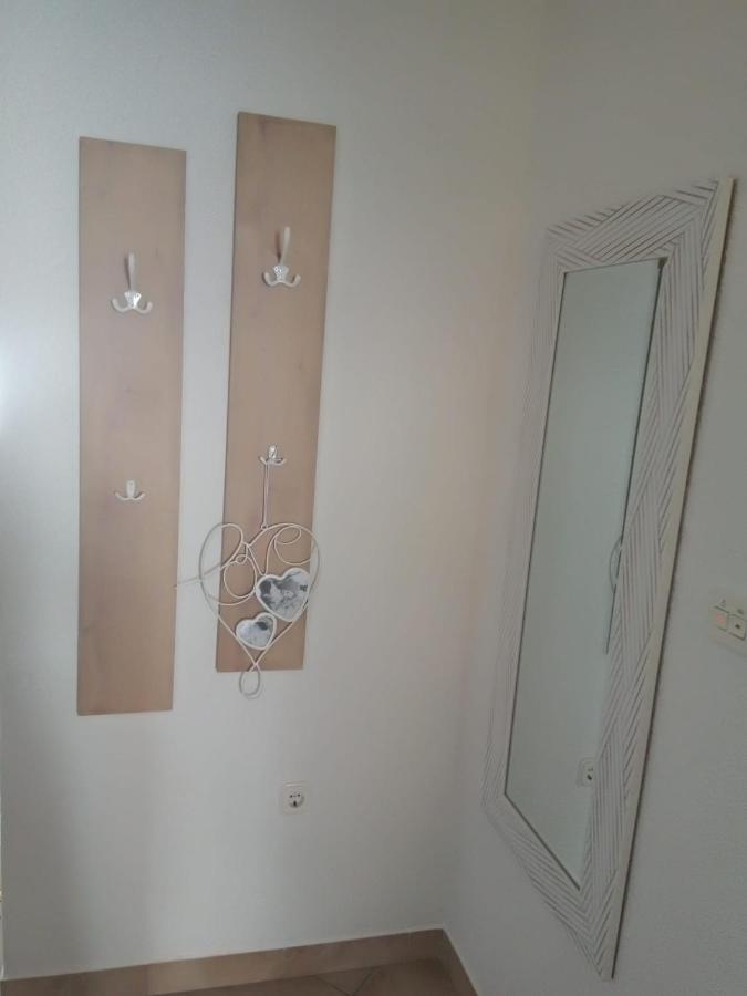 Studio Apartman Kika Оточац Экстерьер фото