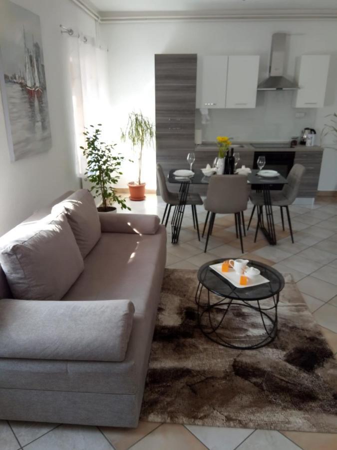 Studio Apartman Kika Оточац Экстерьер фото