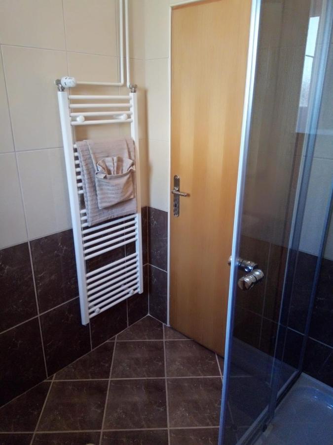 Studio Apartman Kika Оточац Экстерьер фото